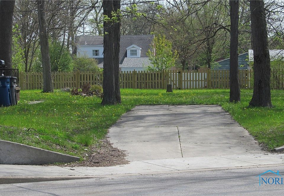 2nd image of 3037 S Byrne Rd