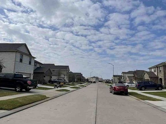 Exterior Neighborhood (street photo)