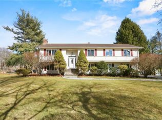 82 W Maiden Ln, Monroe, CT 06468