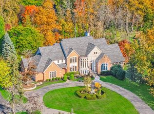 1888 W Tahquamenon Ct, Bloomfield Hills, MI