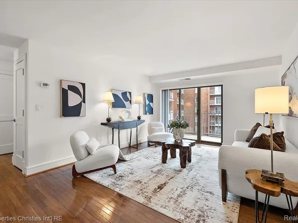 411 S Old Woodward Ave #821, Birmingham, MI 48009