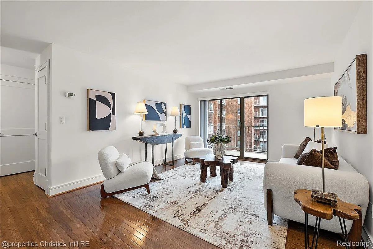 411 S Old Woodward Ave #821 photo 1