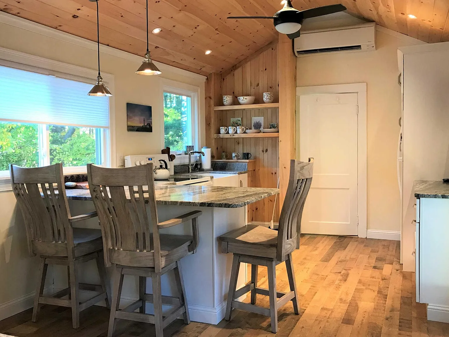 Studio, 600 sqft, $2,100 — Photo 3