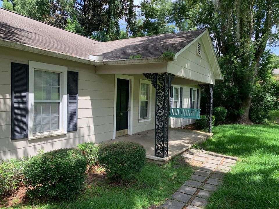 1st image of 208 Valencia Dr