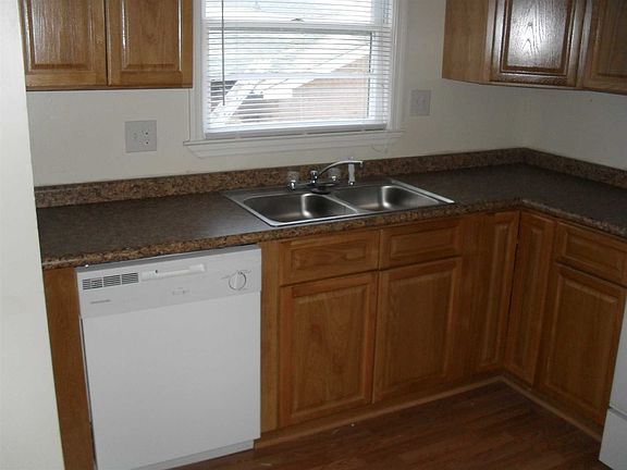5th image of 400 Green Springs Dr