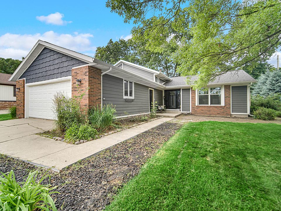 1st image of 307 Lakeside Dr