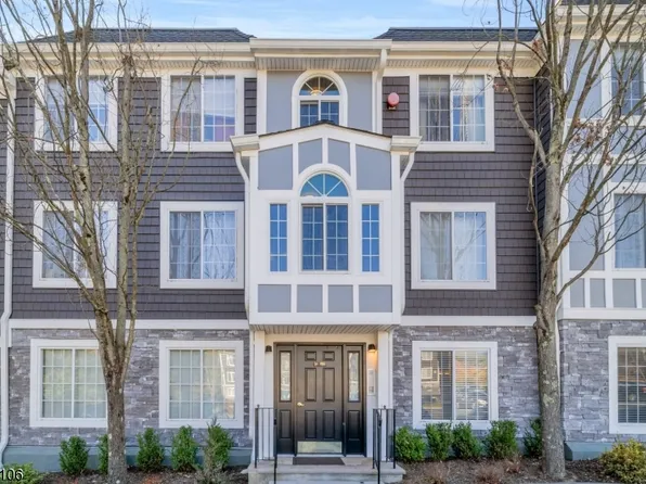 54 Village Dr, Morris Twp., NJ 07960