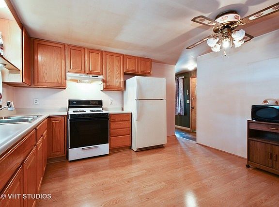 3rd image of 584 N Kennedy Dr