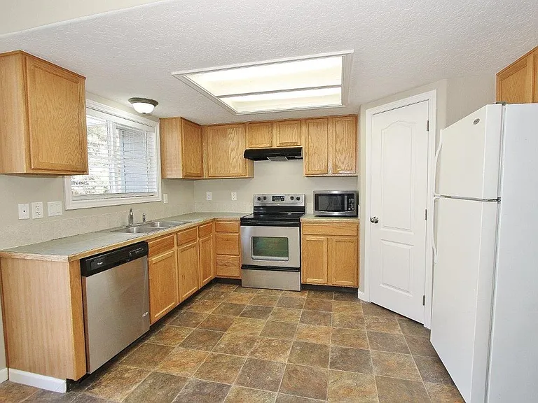 976 W Idaho Ave — Photo 7