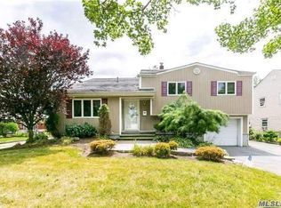 27 Glenbrook Rd, Hicksville, NY 11801