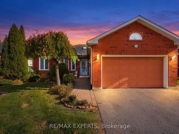 31 Webb St, Barrie, ON L4N 6V2