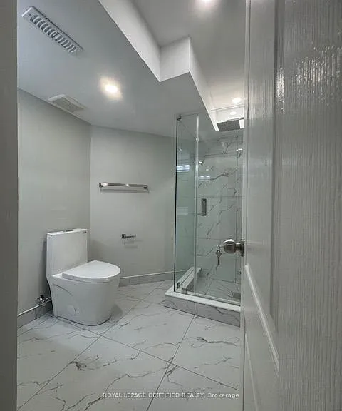4468 Ashley Ave #BASEMENT — Photo 11