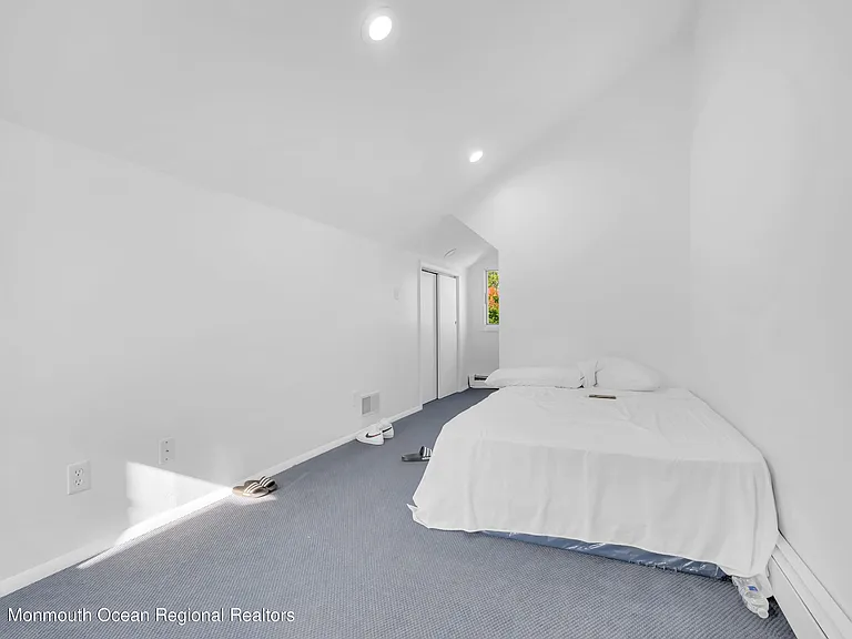 45 Roslyn Ct — Photo 12