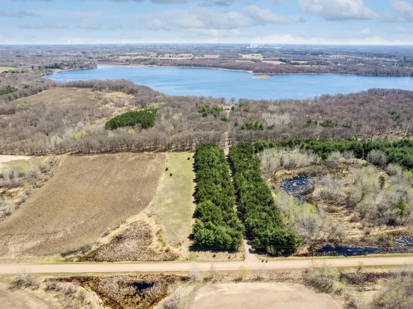 28 Zuni St NW, Isanti, MN 55040