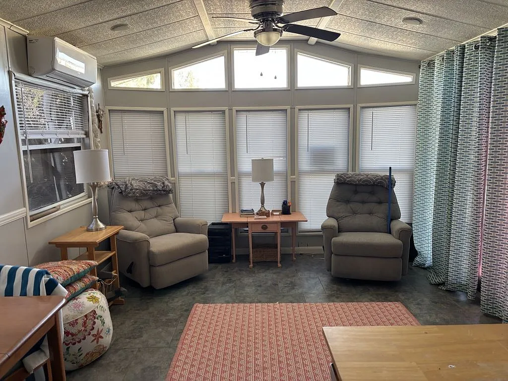 1 bed, 1.0 bath, 420 sqft, $2,644 — Photo 2