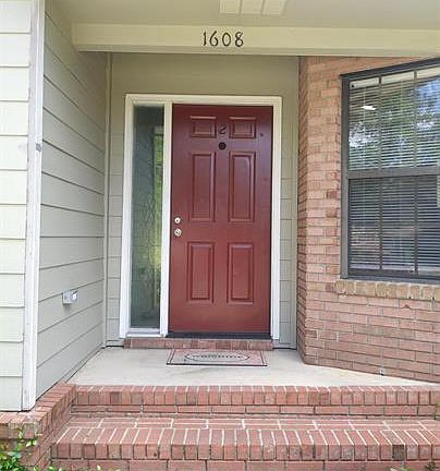3rd image of 1608B Akridge Dr #B