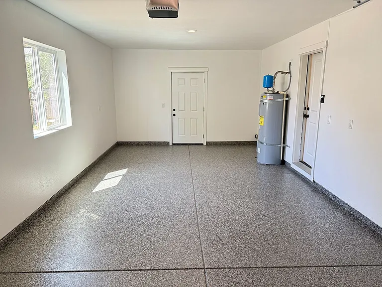1246 Hughes St — Photo 34