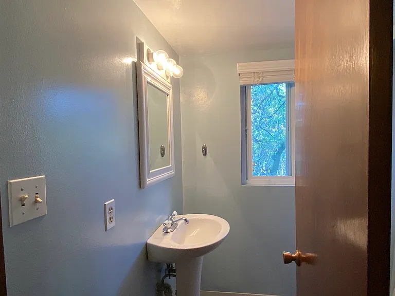 904 O Ave #A — Photo 8