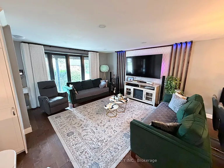 107 Greendale Cres — Photo 2