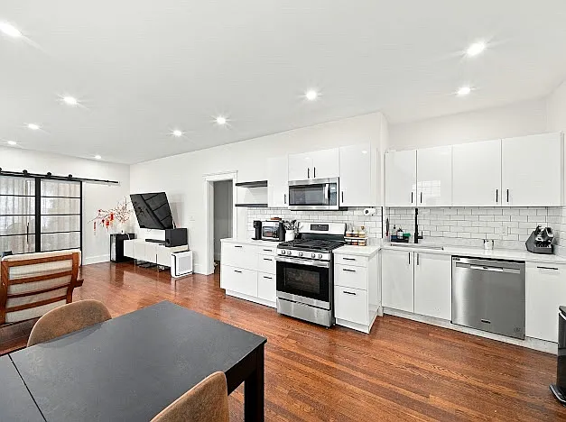 4 bed, 1430 sqft, $3,600 — Photo 3