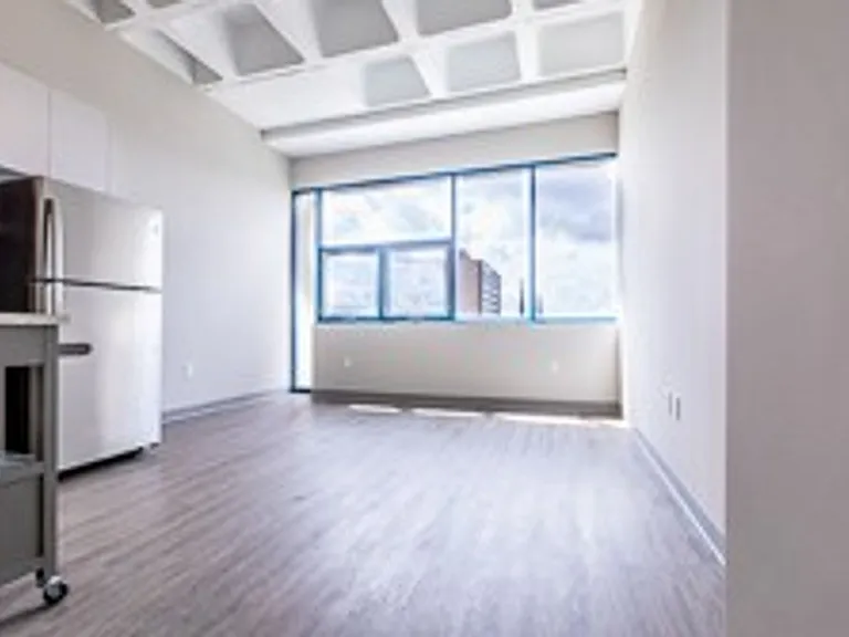 735 W Wisconsin Ave — Photo 18
