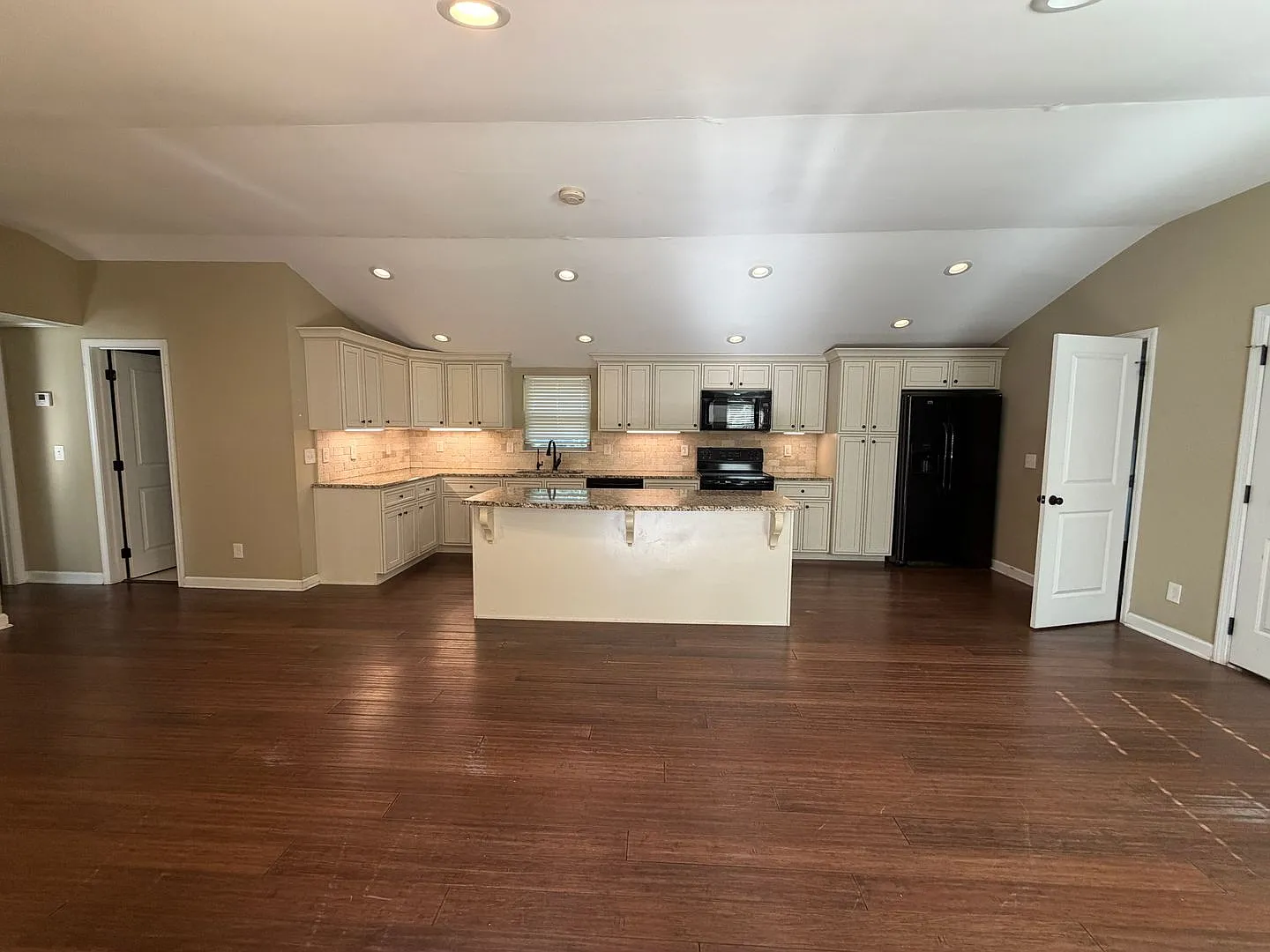 Single Family Home w/Garage — Photo 2