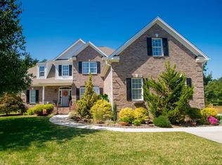 5725 Mabe Dr, Oak Ridge, NC 27310