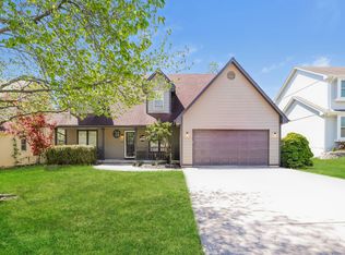 1240 SW Crossing Dr, Lees Summit, MO 64081
