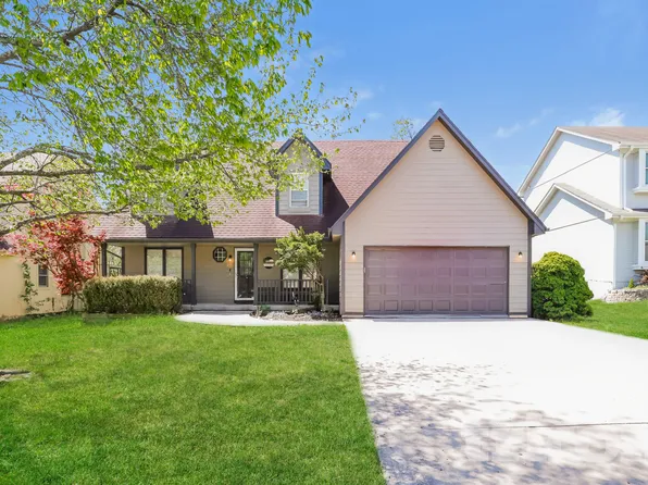 1240 SW Crossing Dr, Lees Summit, MO 64081