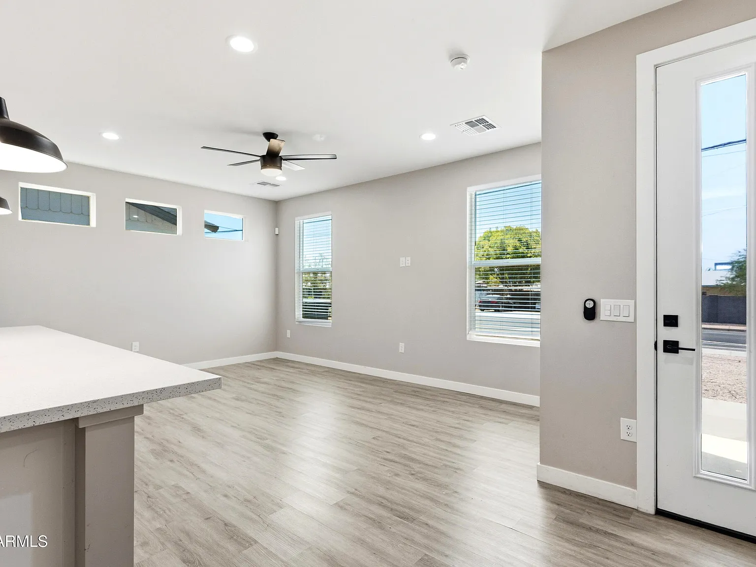 3 bed, 2.0 bath, 1317 sqft, $1,895 — Photo 3