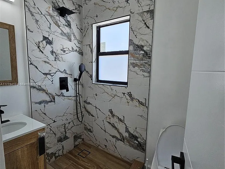 1946 Pierce St #6 — Photo 24