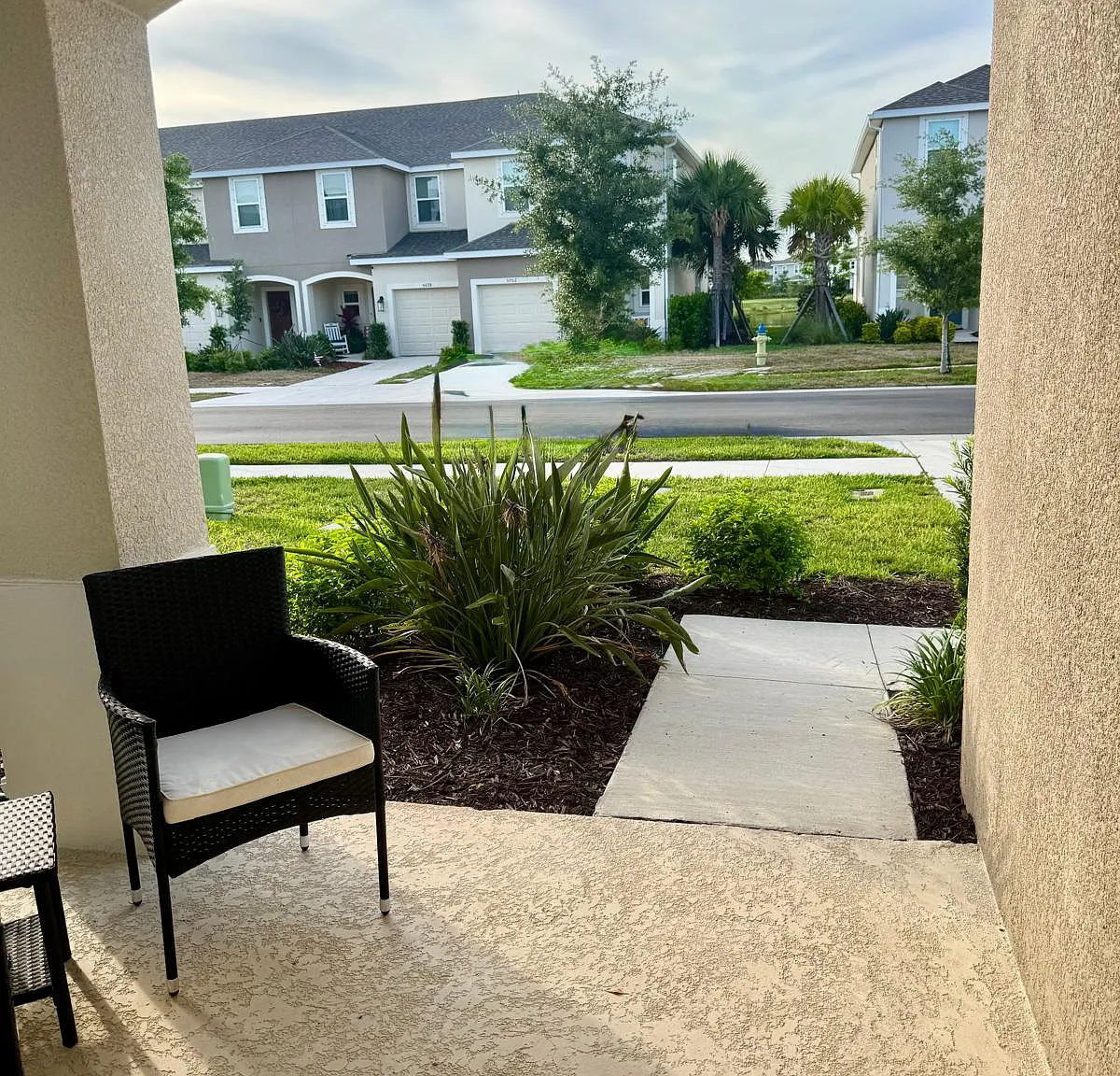 3 bed, 2.5 bath, 1350 sqft, $2,100 — Photo 3