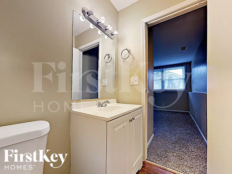1838 Ashwood Ln — Photo 13