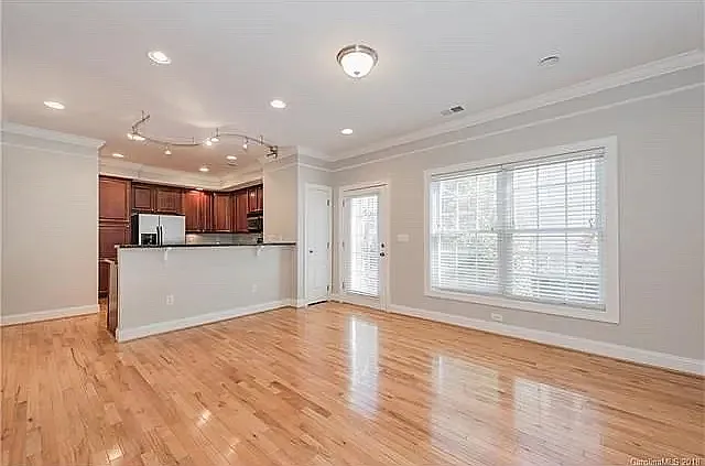 2 bed, 2.5 bath, 1500 sqft, $1,950 — Photo 3