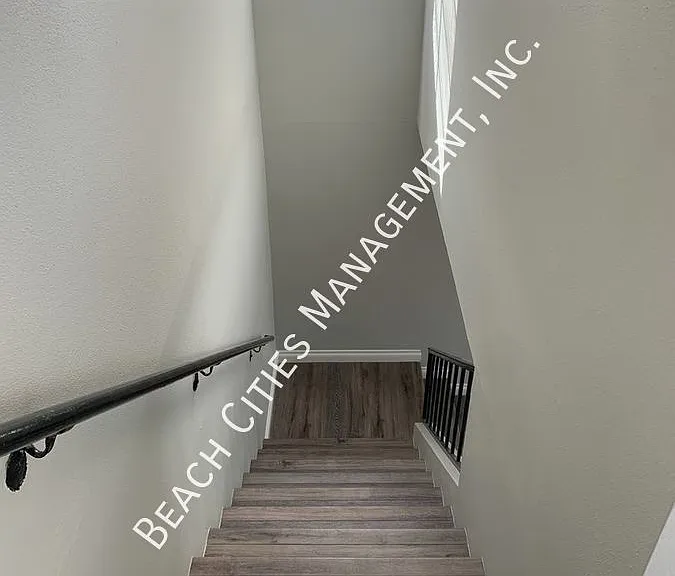 1220 Mira Mar Ave #1 — Photo 20