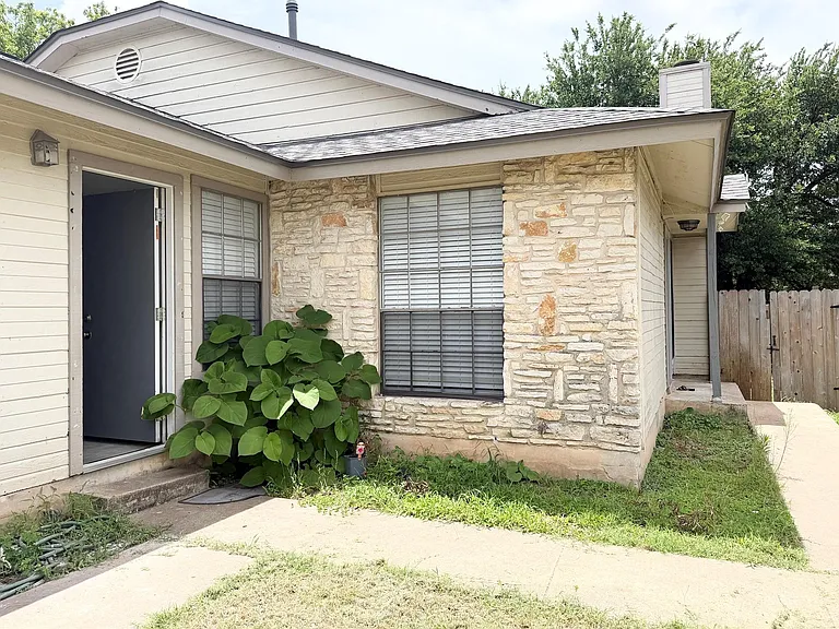 1915 Margalene Way #B — Photo 6