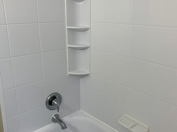4th image of 542 Lincoln Ave #309