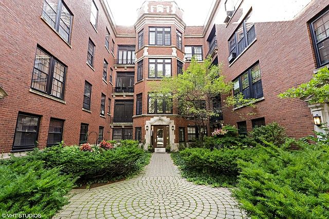 1st image of 2916 N Pine Grove Ave #2