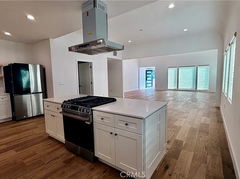 423 S Citrus Ave — Photo 9