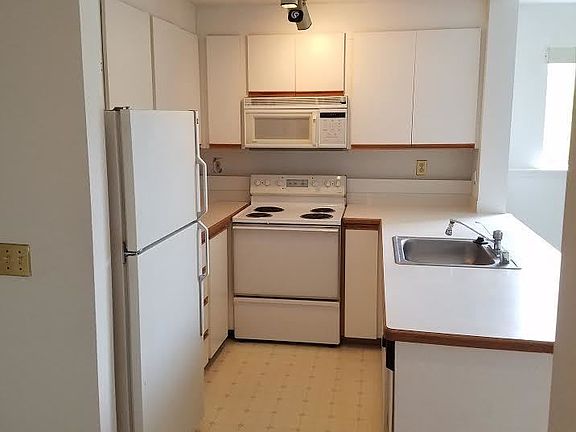 2nd image of 58 E 2250 Nw 58th Street 1 #101