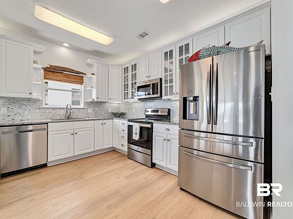 2nd image of 4144 Harbor Rd