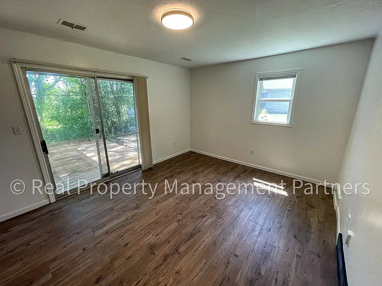 3920 Camelot Dr SE — Photo 16