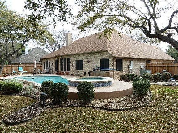 2nd image of 600 Oaklands Dr