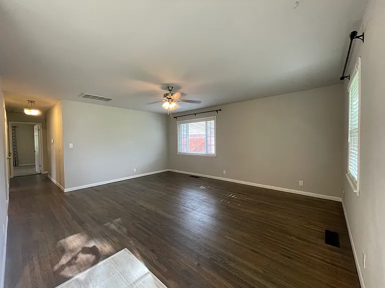 1012 N Dogwood St — Photo 4