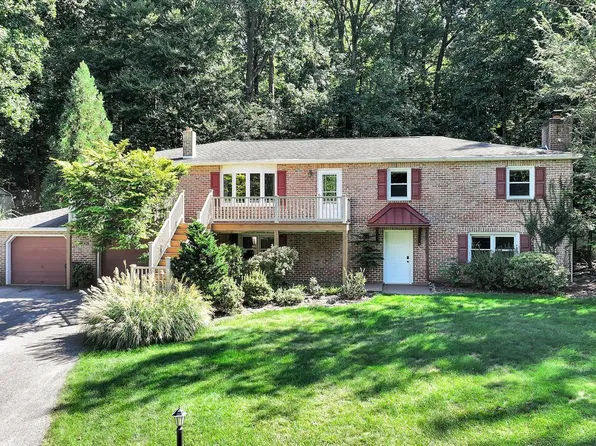 654 Woodlawn Dr, Lebanon, PA 17042