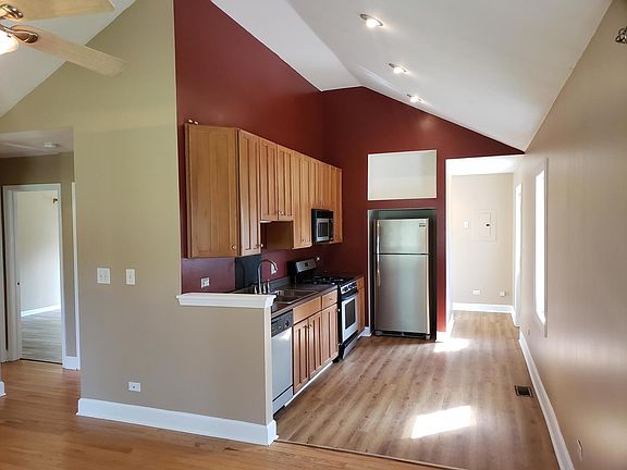 4th image of 39079 N Spruce St