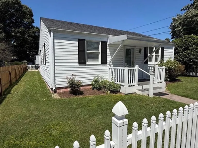 520 Taggart St — Photo 2