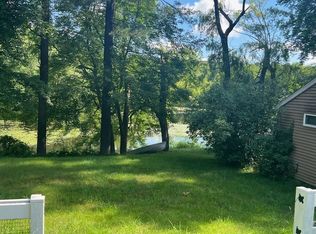 25 N Buffumville Shore Rd, Charlton, MA 01507