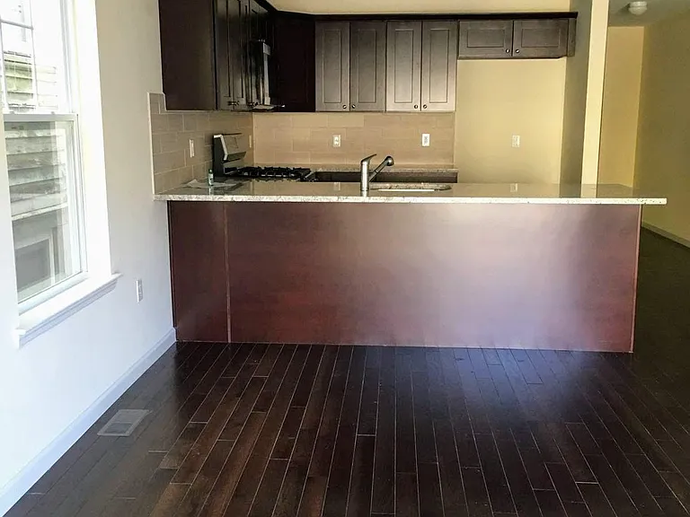 97 N 6th St #2 — Photo 8