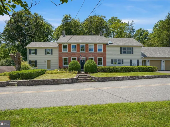 105 Fetherman Rd, Stroudsburg, PA 18360